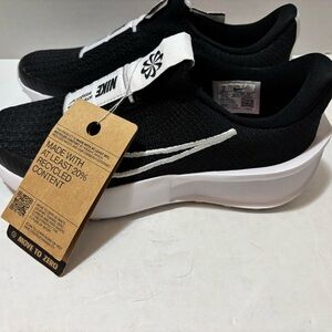 Nike Black and White Eco-Friendly Sneakers size 6